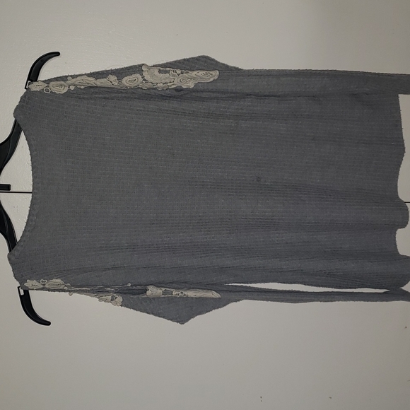 True Craft cold shoulder top - Picture 4 of 6